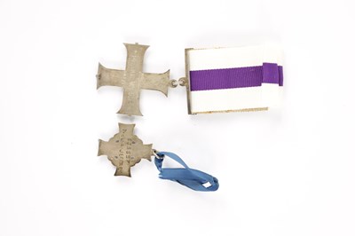 Lot 850 - A MILITARY CROSS MEDAL AND A CANADIAN MEMORIAL CROSS