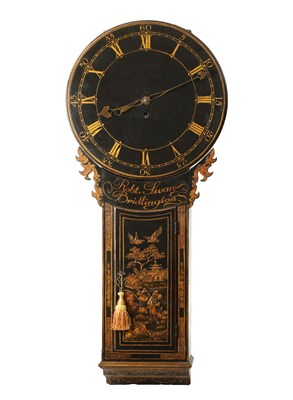 Lot 1326 - ROBERT SWAN, BRIDLINGTON. A GEORGE III LACQUERED CHINOISERIE TAVERN CLOCK OF SMALL PROPORTIONS