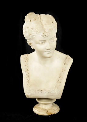 Lot 921 - AN EARLY 20TH CENTURY ITALIAN CARVED MARBLE BUST OF A YOUNG LADY