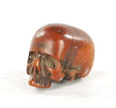 Lot 561 - AN EARLY 19TH CENTURY CARVED BOXWOOD JAPANESE NETSUKE