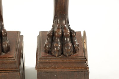 Lot 1445 - A PAIR OF STYLISH REGENCY MAHOGANY COLUMNS IN THE STYLE OF THOMAS HOPE