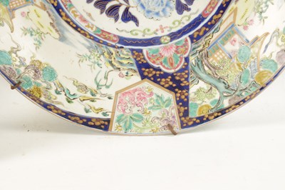 Lot 181 - A JAPANESE MEIJI PERIOD PORCELAIN CHARGER