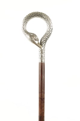 Lot 755 - AN EARLY 20TH CENTURY CONTINENTAL SILVER-HANDLED WALKING CANE