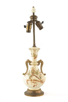 Lot 482 - AN EARLY 20TH CENTURY BLUSH ROYAL WORCESTER TABLE LAMP