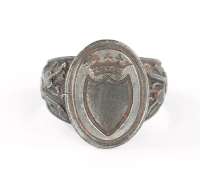 Lot 623 - A 19TH CENTURY SILVERED STEEL GENTS SIGNET RING
