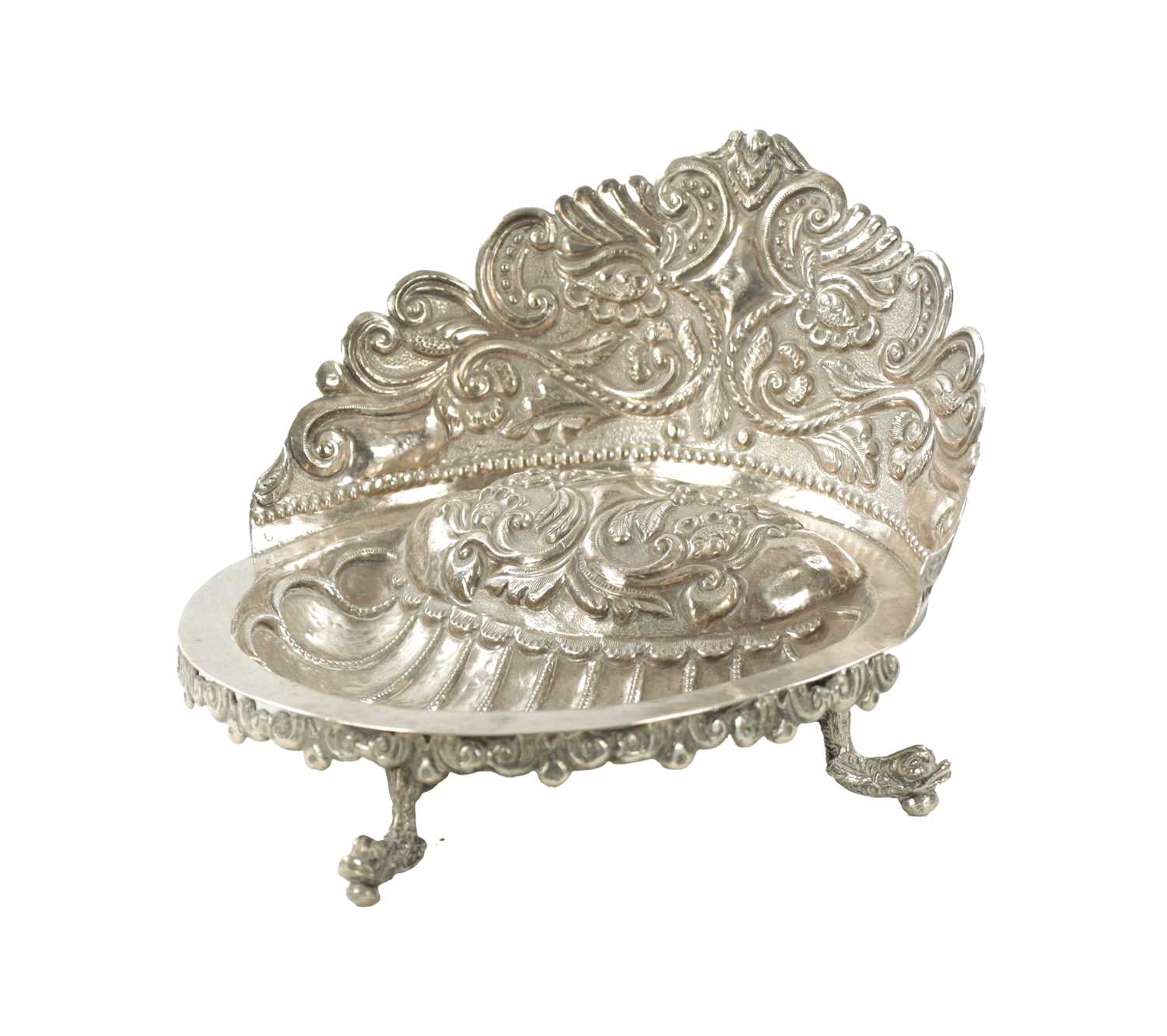 Lot 702 - AN EARLY 19TH CENTURY SOUTH AMERICAN SILVER DISH