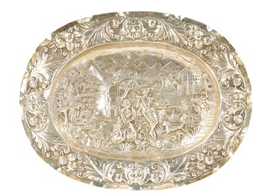 Lot 707 - AN 18TH CENTURY GERMAN REPOUSSE SILVER AND SILVER GILT OVAL CHARGER