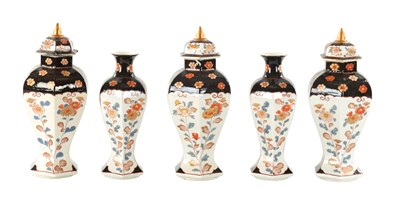 Lot 589 - A SET OF FIVE 19TH CENTURY JAPANESE IMARI VASE AND COVERS