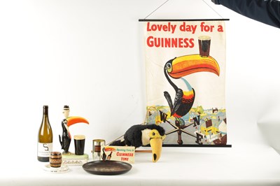 Lot 1009 - A CARLTON GUINNESS ADVERTISING TABLE LAMP, A GUINNESS ASHTRAY AND VARIOUS OTHER RELATED ITEMS