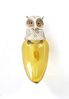 Lot 398 - A FINE VICTORIAN SILVER MOUNTED AMBER GLASS OWL SCENT BOTTLE