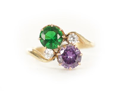Lot 346 - A LADIES 9CT GOLD AMATHYST AND EMERALD RING