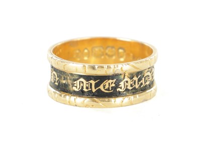 Lot 354 - AN EARLY 19TH CENTURY18CT GOLD AND BLACK ENAMEL MOURNING RING