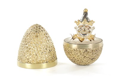 Lot 424 - A 1972 STUART DEVLIN SILVER GILT NOVELTY EGG