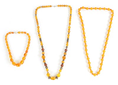 Lot 391 - A COLLECTION OF 3 AMBER NECKLACES