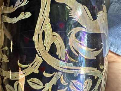 Lot 91 - AN EARLY 20TH CENTURY ROYAL LANCASTRIAN LUSTRE VASE BY RICHARD JOYCE