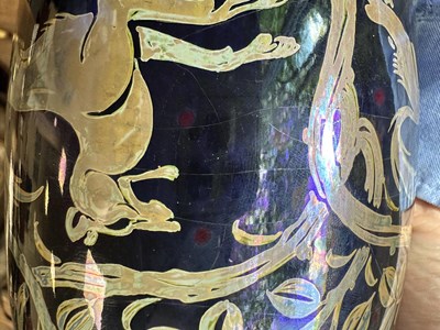 Lot 91 - AN EARLY 20TH CENTURY ROYAL LANCASTRIAN LUSTRE VASE BY RICHARD JOYCE