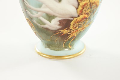 Lot 84 - AN EARLY 20TH CENTURY ROYAL WORCESTER CABINET VASE BY C. BALDWYN