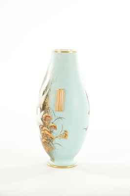 Lot 84 - AN EARLY 20TH CENTURY ROYAL WORCESTER CABINET VASE BY C. BALDWYN
