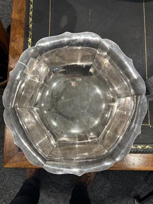 Lot 204 - A LARGE JAPANESE MEIJI PERIOD SILVER BOWL