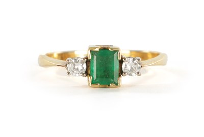 Lot 384 - AN 18CT GOLD EMERALD AND DIAMOND RING