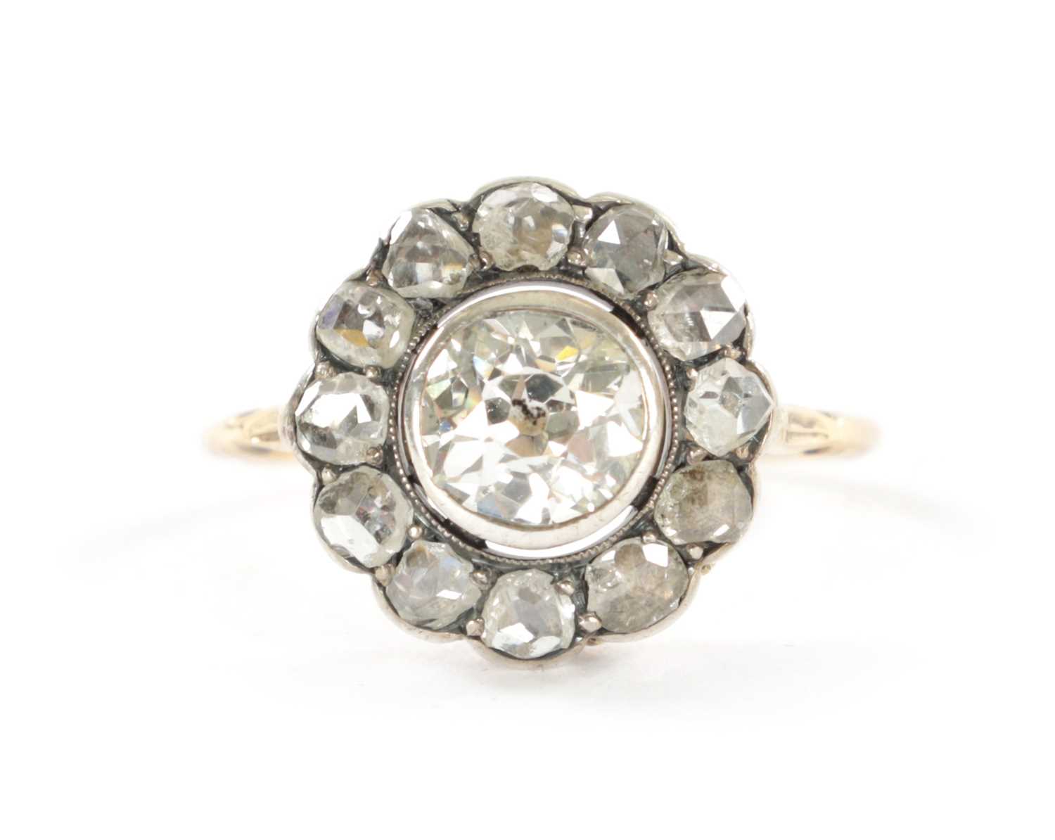 Lot 373 - AN 18CT GOLD DIAMOND SET RING