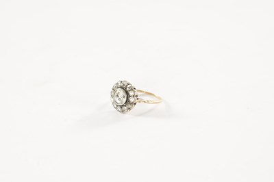 Lot 373 - AN 18CT GOLD DIAMOND SET RING