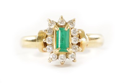 Lot 329 - AN 18CT GOLD EMERALD AND DIAMOND RING