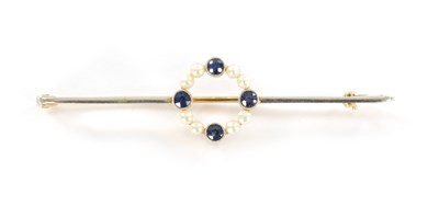 Lot 320 - A 15CT GOLD SAPHIRE AND PEARL BAR BROOCH
