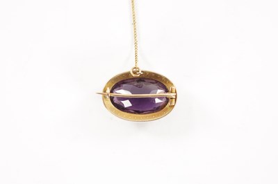 Lot 286 - A GOLD METAL AMETHYST AND PEARL BROOCH