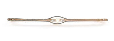 Lot 345 - A 15CT GOLD AND WHITE GOLD PEARL AND DIAMOND BAR BROOCH