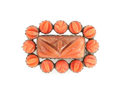 Lot 318 - AN ANTIQUE GOLD AND CARVED CORAL BROOCH