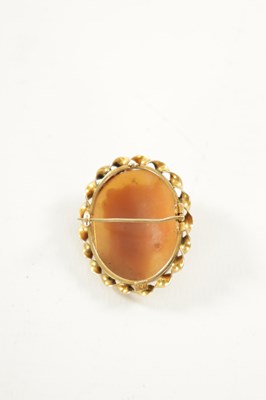 Lot 331 - AN ANTIQUE 9CT GOLD GRECIAN HEAD CAMEO BROOCH