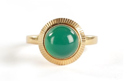 Lot 288 - AN 18CT GOLD CABOCHON EMERALD RING