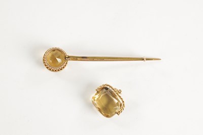 Lot 278 - A 9CT GOLD MOUNTED CITRINE TIE PIN AND PENDANT