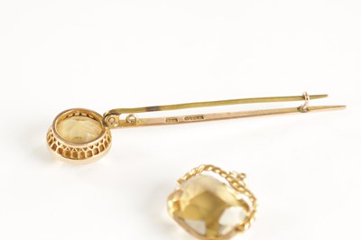 Lot 278 - A 9CT GOLD MOUNTED CITRINE TIE PIN AND PENDANT