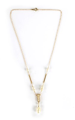 Lot 306 - A 9CT GOLD AND SIMULATED PEARL NECKLACE