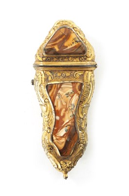 Lot 389 - A 19TH CENTURY GILT BRASS AND AGATE INLAID ETUI CASE