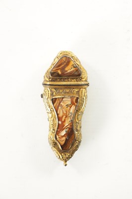 Lot 389 - A 19TH CENTURY GILT BRASS AND AGATE INLAID ETUI CASE