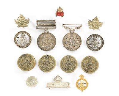 Lot 612 - A SELECTION OF MILITARY MEDALS, BUTTONS AND BROOCHES