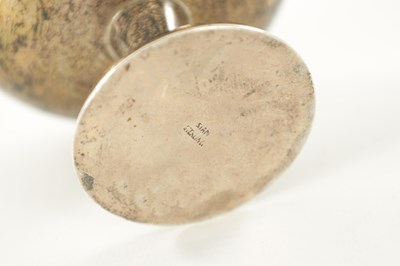 Lot 492 - AN EARLY 20TH CENTURY SIAMESE SILVER NIELLO TABLE LIGHTER