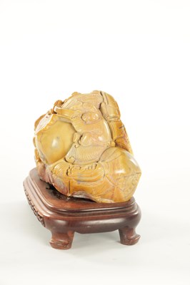 Lot 200 - A 19TH CENTURY CHINESE HARDSTONE SCULPTURE