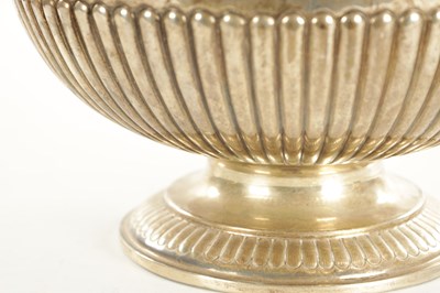 Lot 524 - A VICTORIAN RIBBED CIRCULAR FOOTED SILVER ROSE BOWL