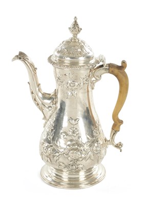 Lot 453 - A GEORGE III SILVER COFFEE POT