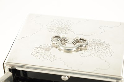 Lot 121 - A JAPANESE MEIJI PERIOD SILVER AND LACQUER JEWELLERY BOX