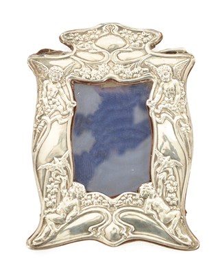 Lot 441 - AN ART NOUVEAU SILVER FRAME