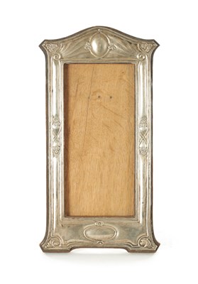 Lot 413 - A GEORGE IV ART NOUVEAU DESIGN SILVER PHOTOGRAPH FRAME