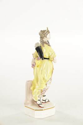 Lot 41 - AN 18TH CENTURY DERBY FIGURE OF A HUNTRESS
