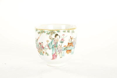 Lot 272 - AN 18TH CENTURY CHINESE FAMILLE ROSE CUP