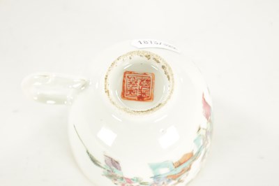 Lot 272 - AN 18TH CENTURY CHINESE FAMILLE ROSE CUP