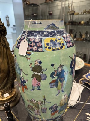 Lot 145 - AN 18TH CENTURY CHINESE PORCELAIN VASE OF LARGE SIZE